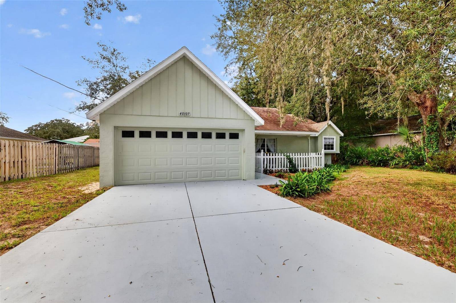 40107 OAKRIDGE DR, Lady Lake, FL 32159