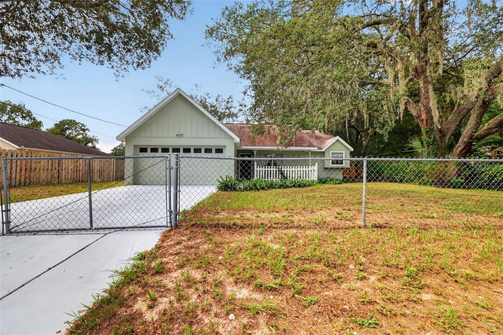 40107 OAKRIDGE DR, Lady Lake, FL 32159