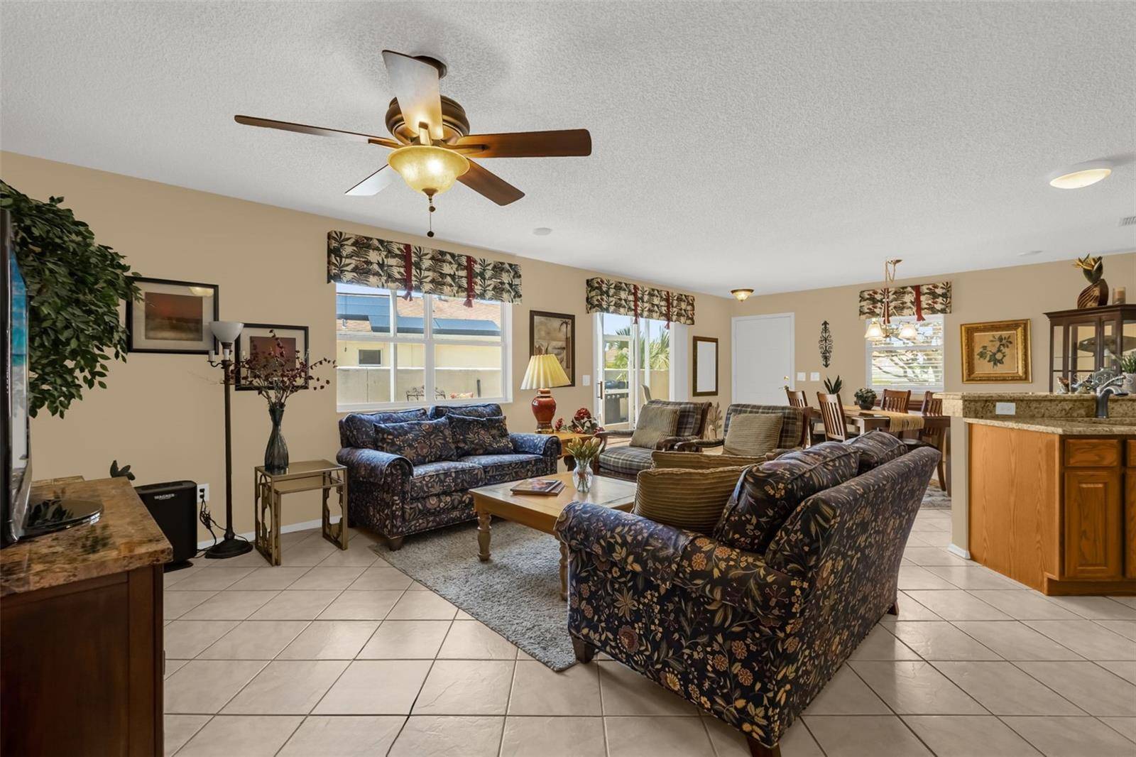 2801 BARBOZA DR, The Villages, FL 32162