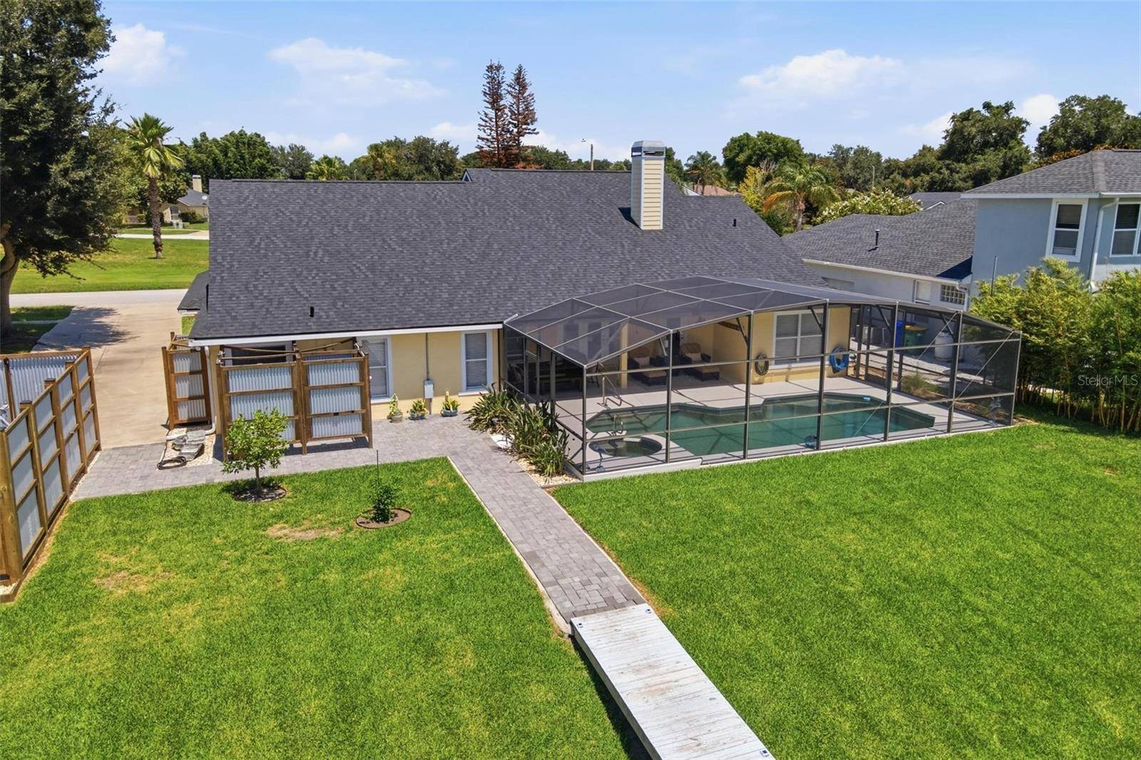 3716 BAYSHORE CIR, Tavares, FL 32778