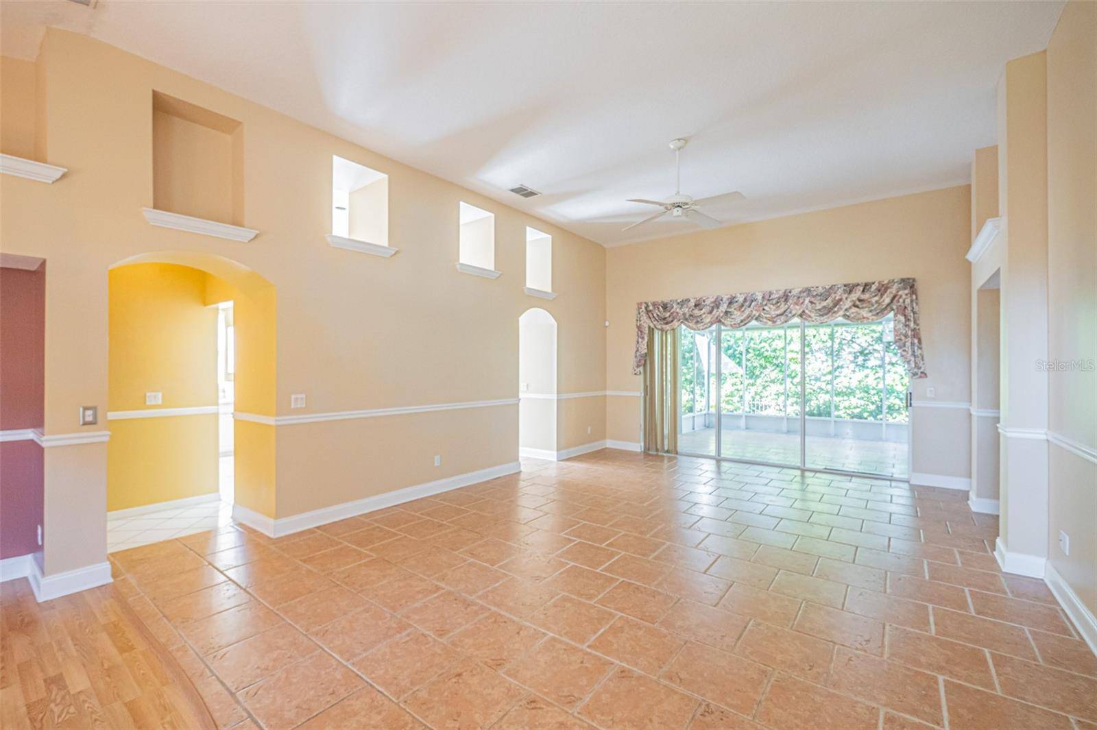 7004 PINE HOLLOW DR, Mount Dora, FL 32757
