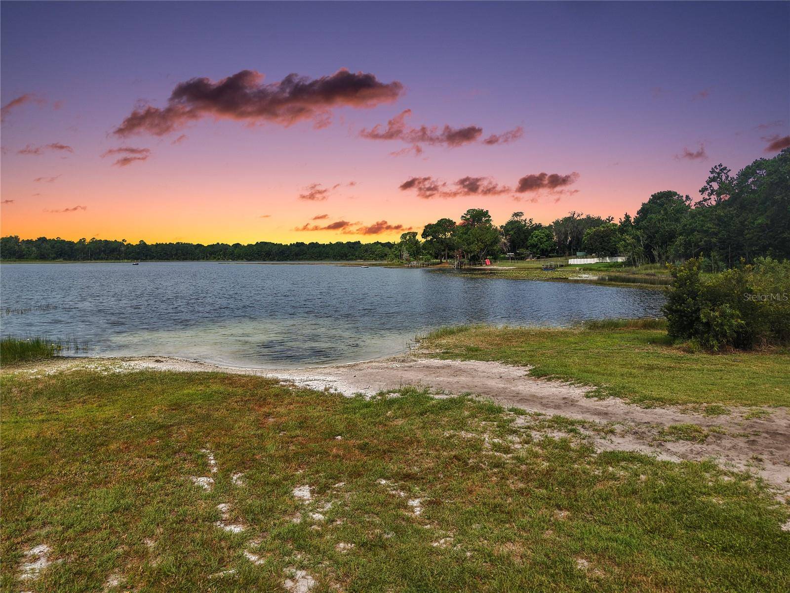 17911 BEACH ST, Umatilla, FL 32784