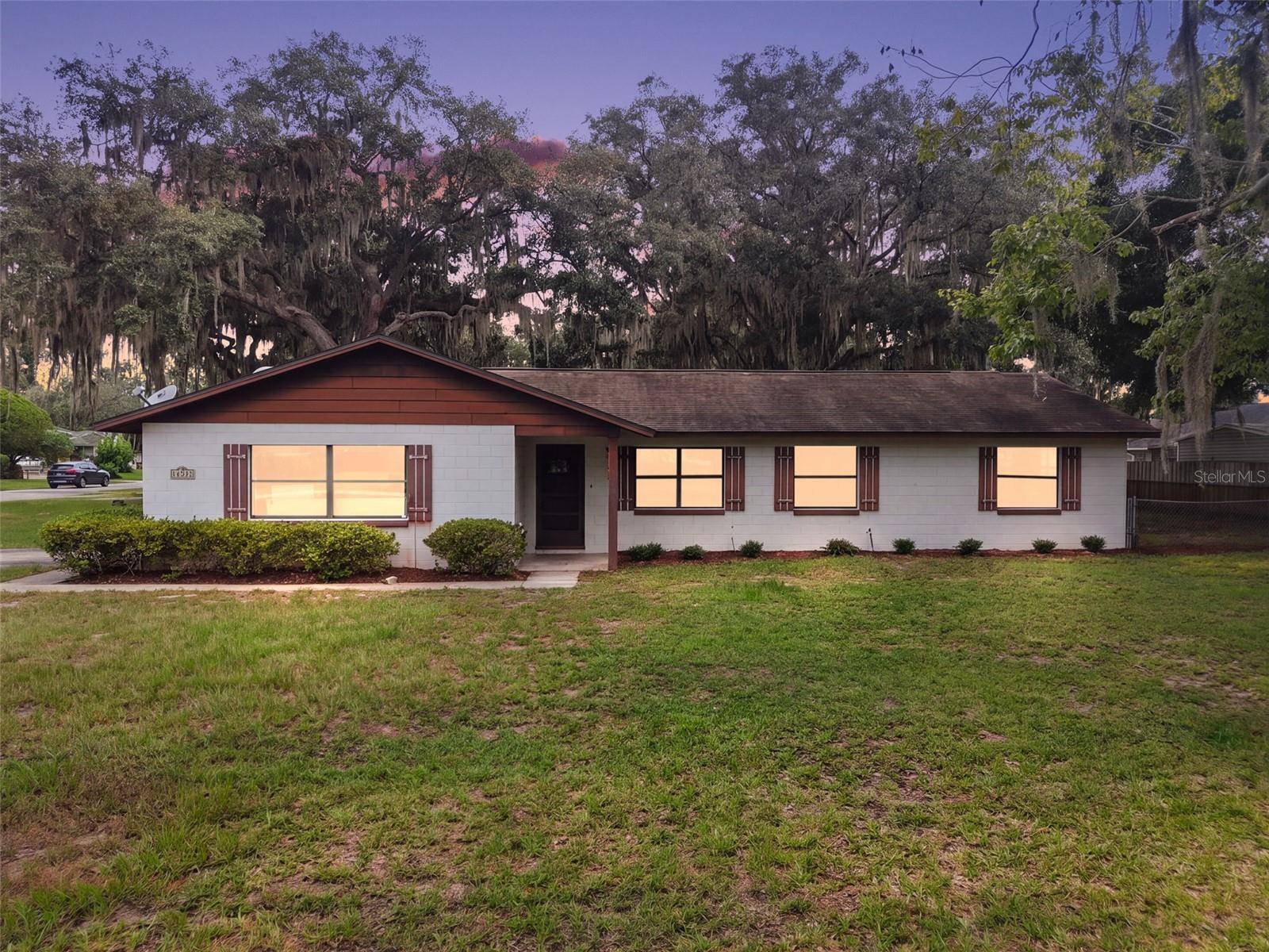 17911 BEACH ST, Umatilla, FL 32784