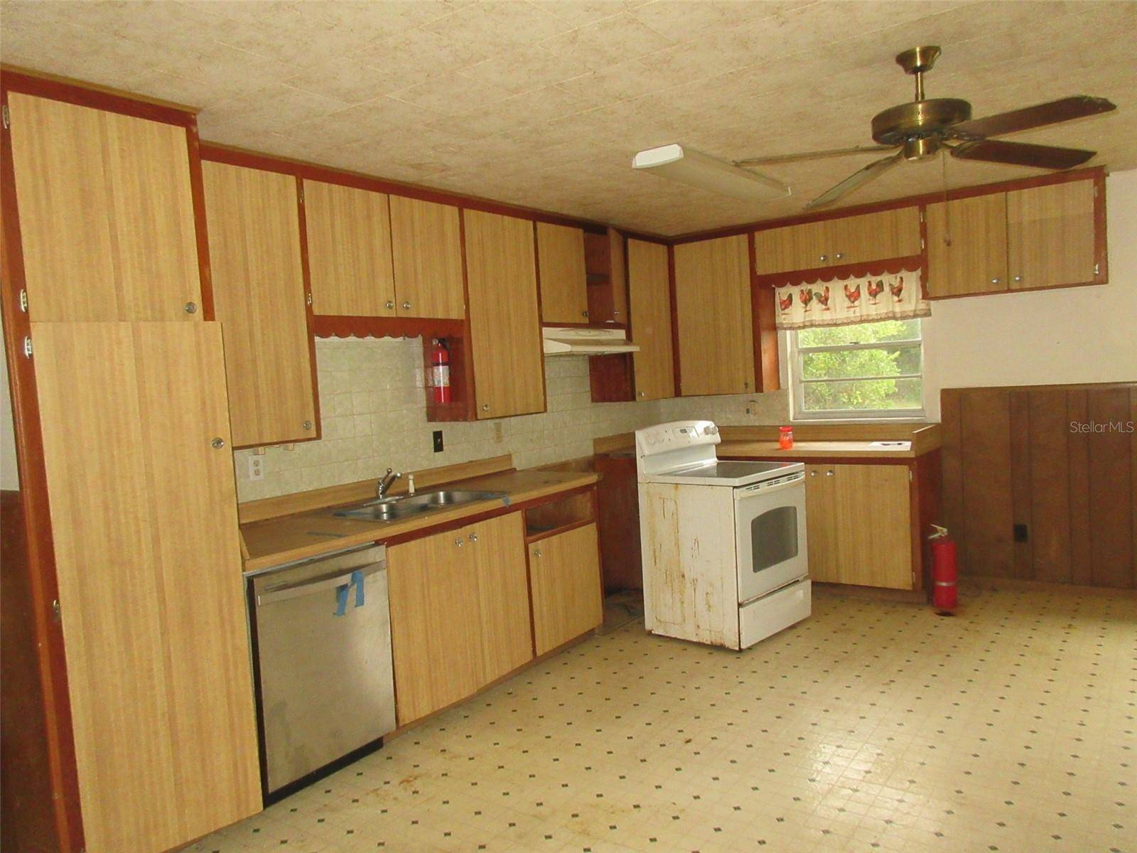 11639 HUGGINS ST, Leesburg, FL 34788