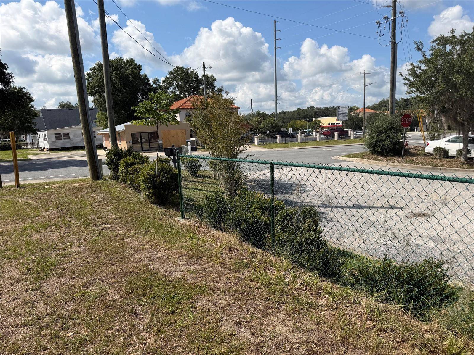 121 W LEMON ST, Lady Lake, FL 32159