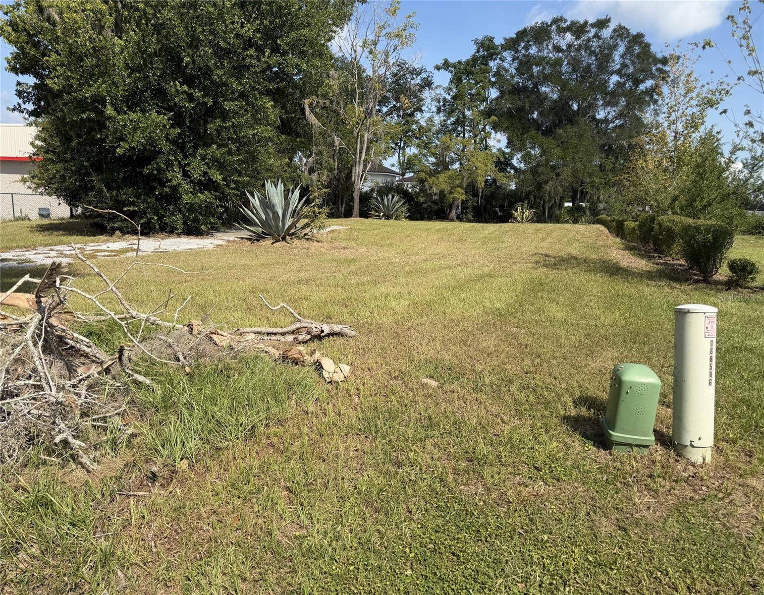 121 W LEMON ST, Lady Lake, FL 32159