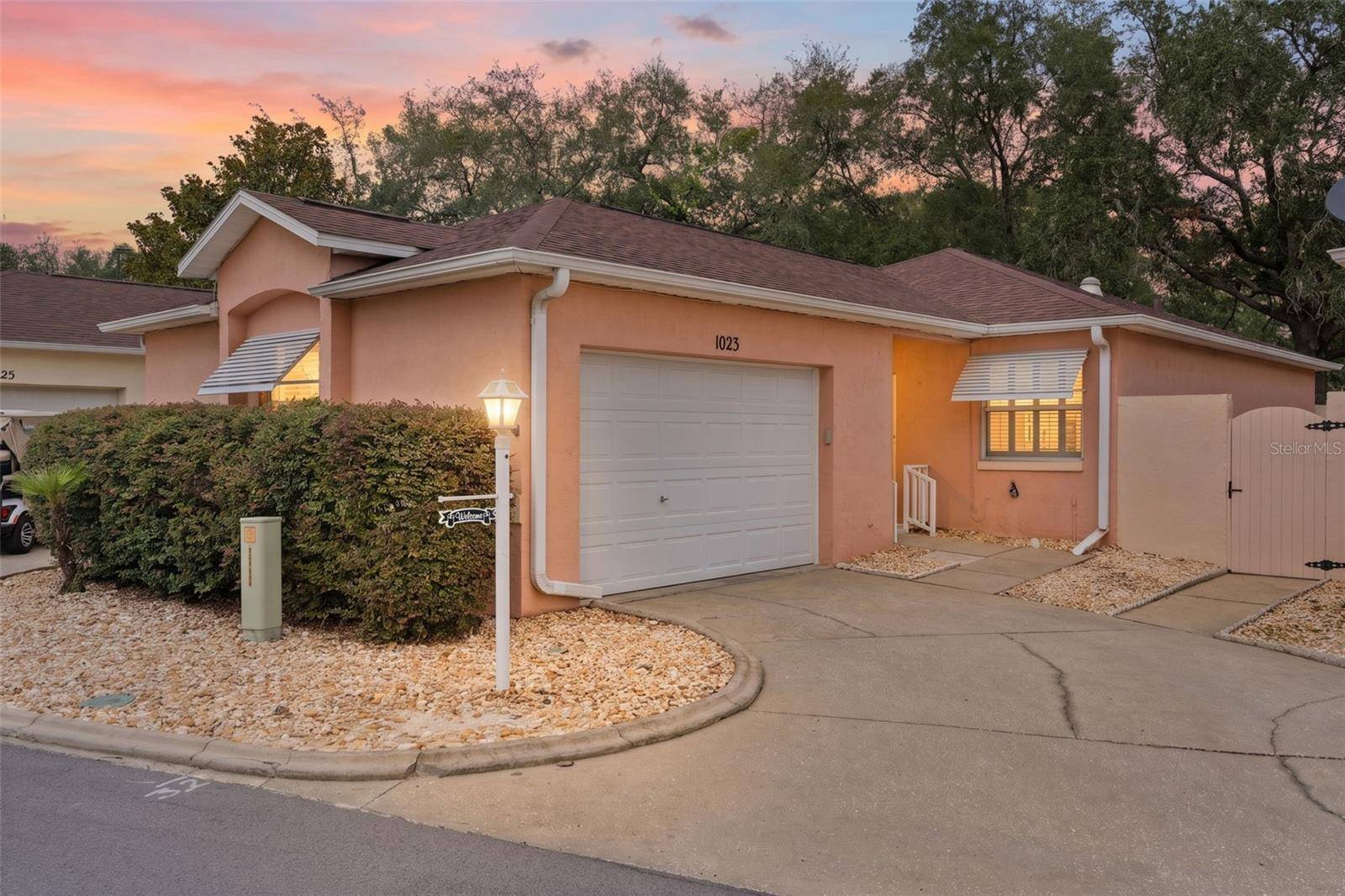 1023 AVALON AVE, Lady Lake, FL 32159