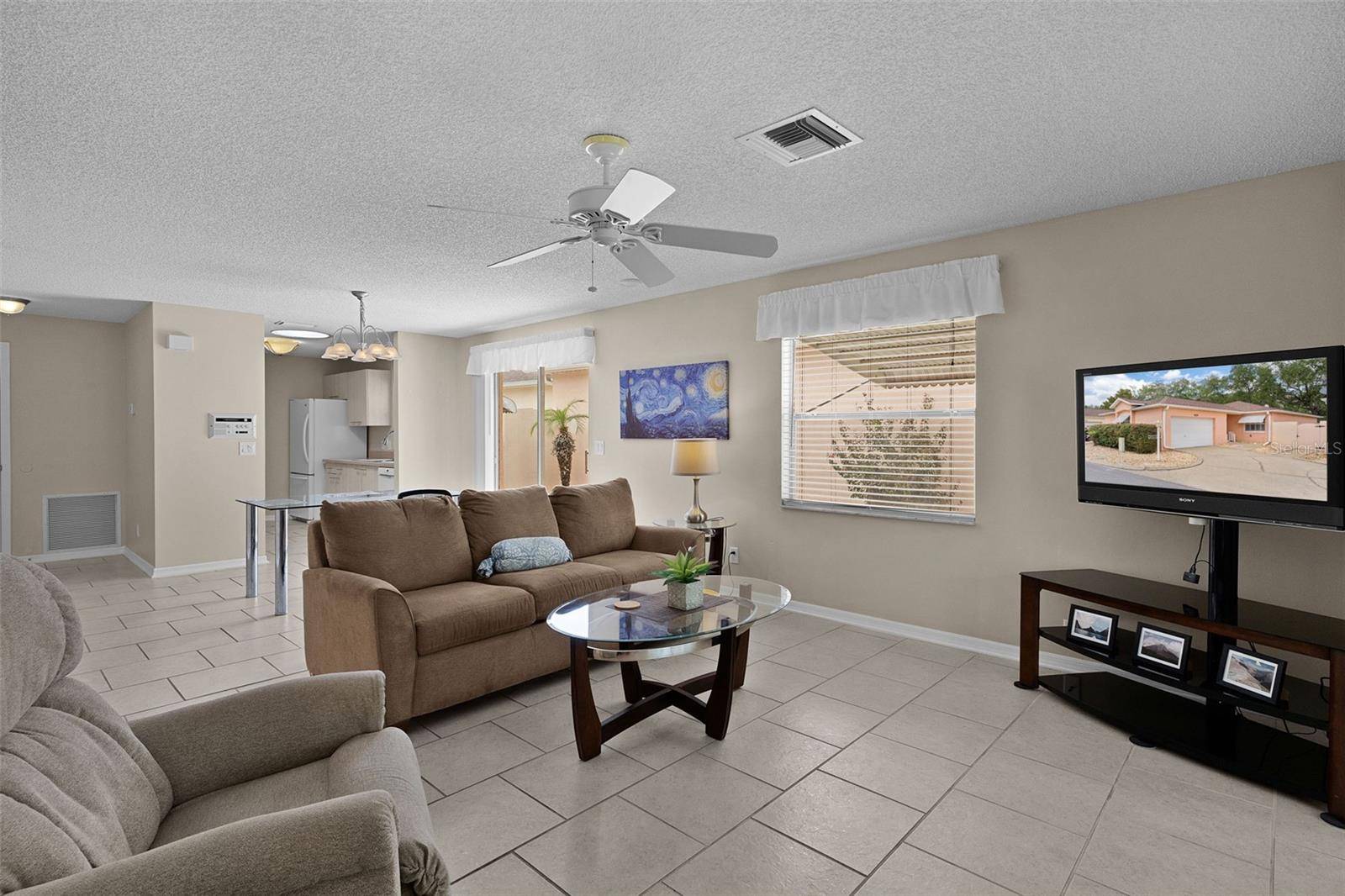 1023 AVALON AVE, Lady Lake, FL 32159
