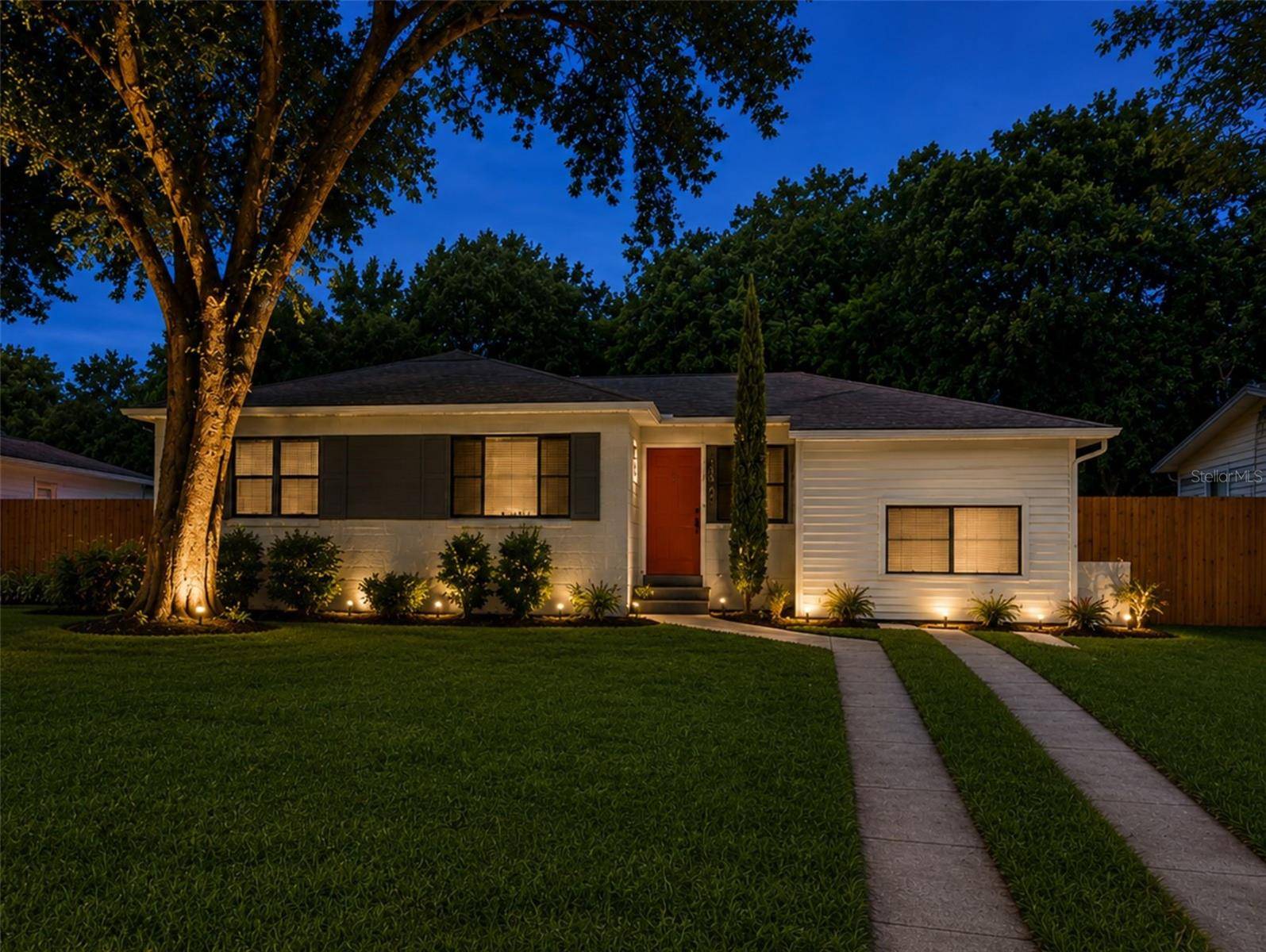1330 MONTEREY DR, Eustis, FL 32726