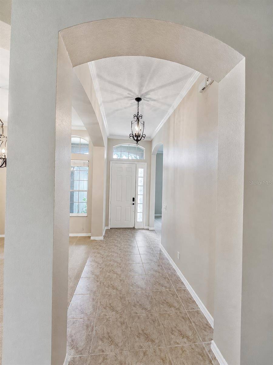 105 E BLUE WATER EDGE DR, Eustis, FL 32736