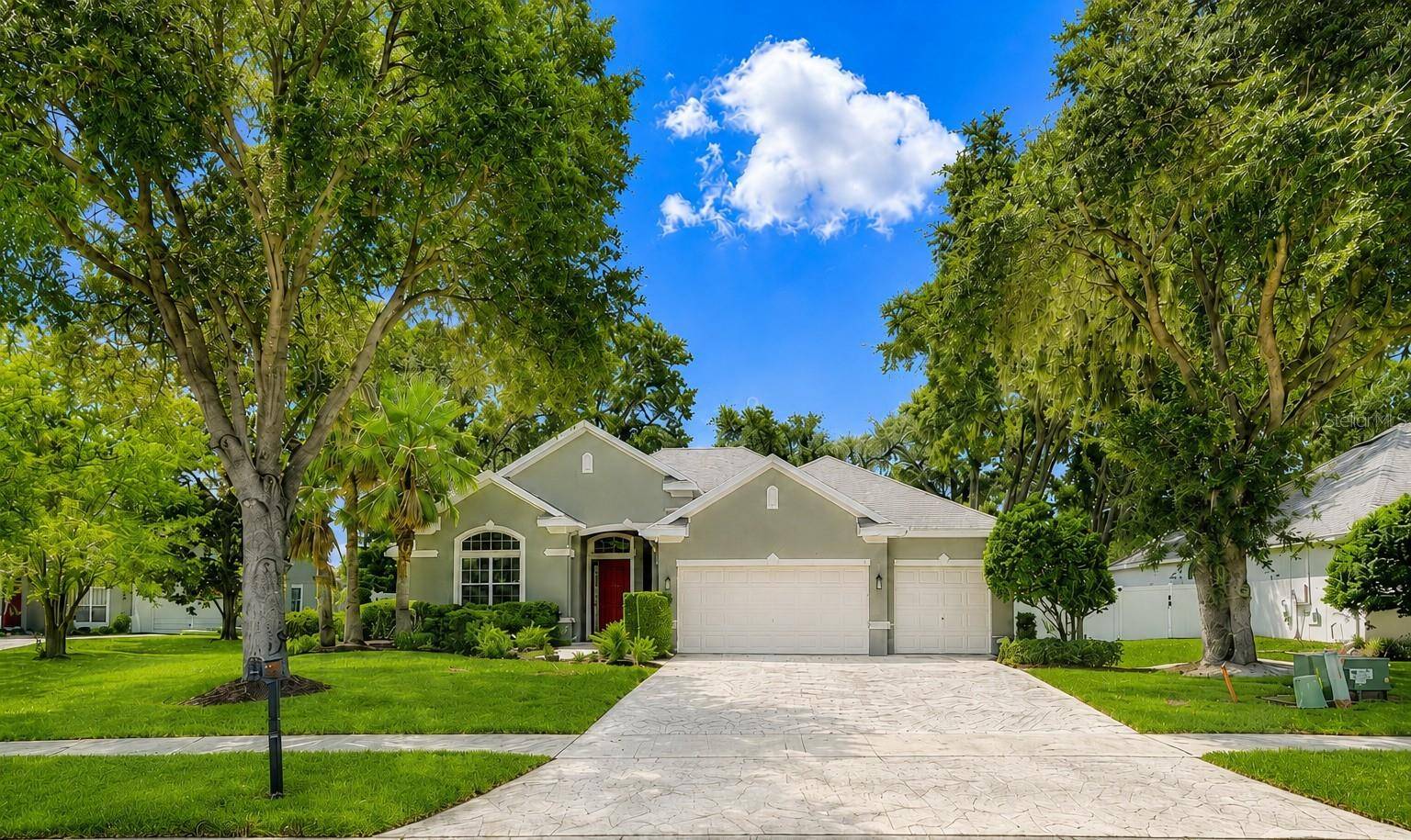 105 E BLUE WATER EDGE DR, Eustis, FL 32736