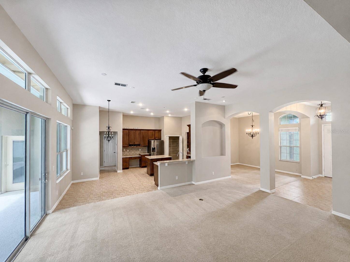 105 E BLUE WATER EDGE DR, Eustis, FL 32736