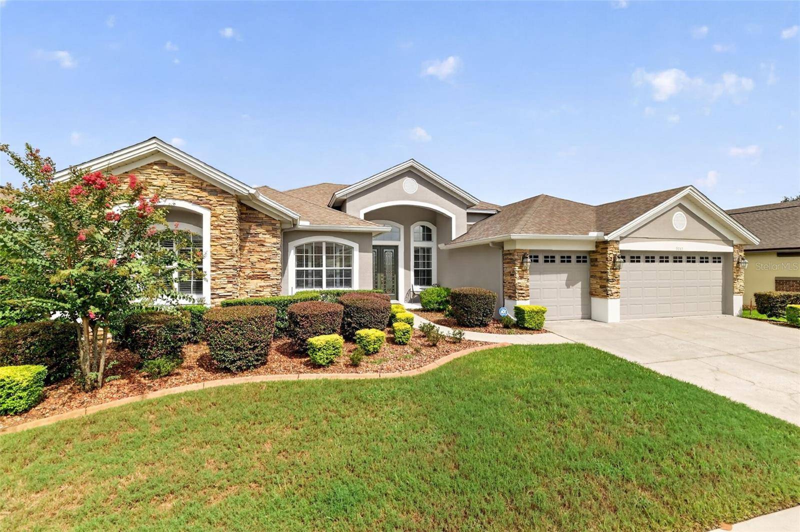 9085 LAUREL RIDGE DR, Mount Dora, FL 32757