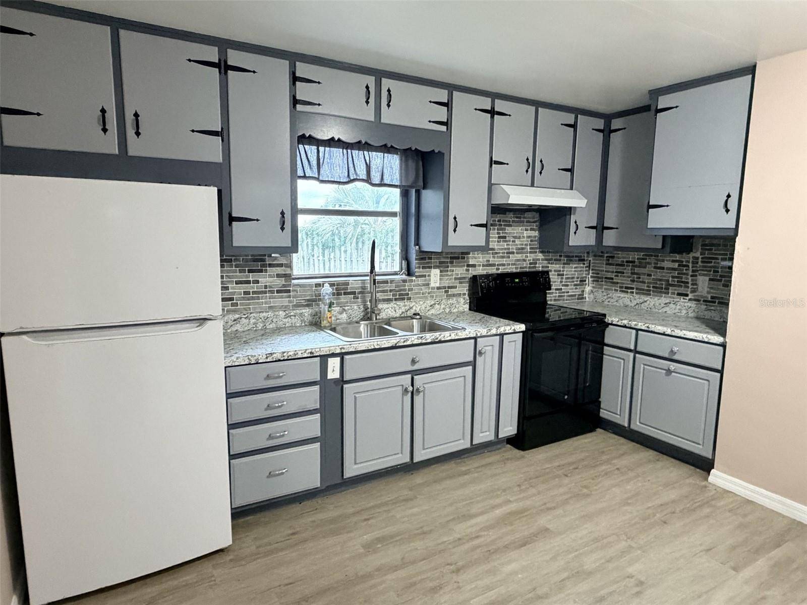 1025 NE 4TH ST, Chiefland, FL 32626