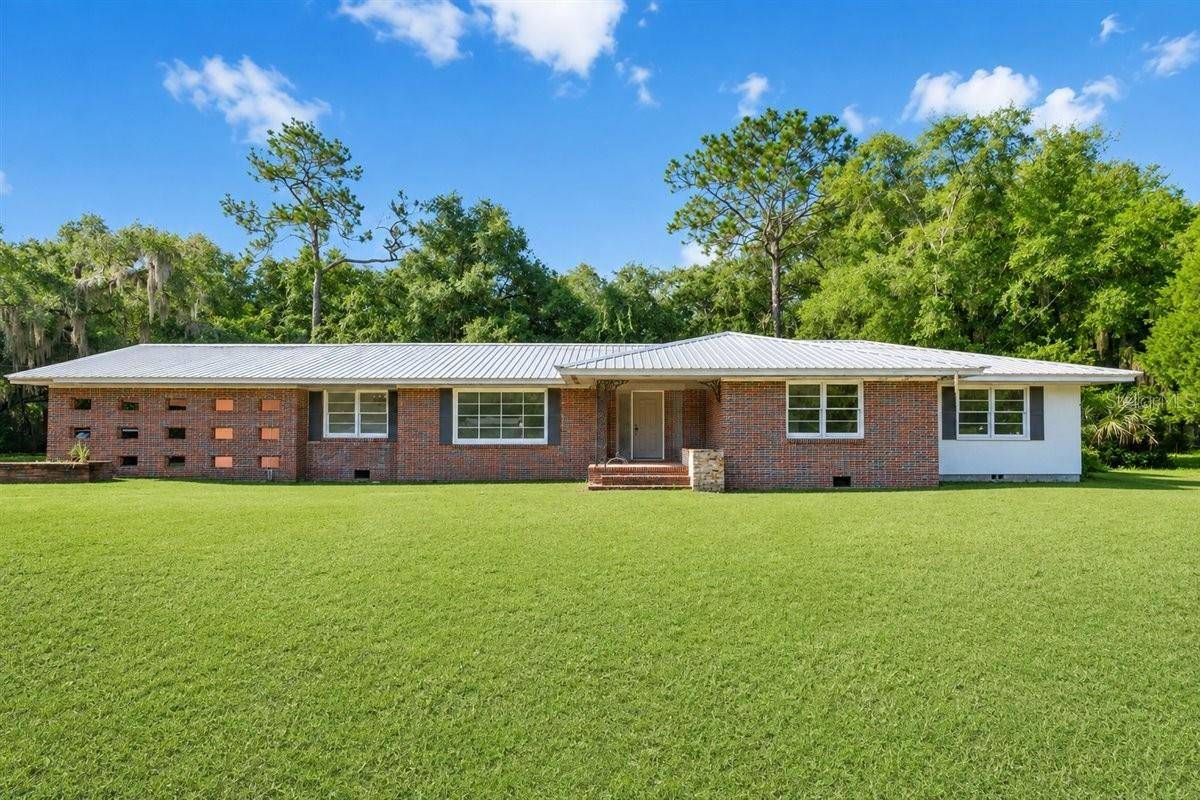 2107 GOLF DR, Palatka, FL 32177