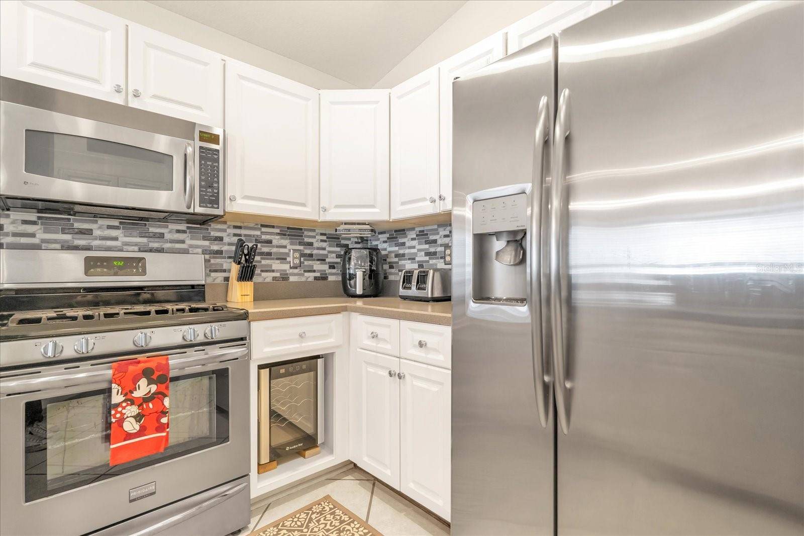 111 PINEWOOD DR, Davenport, FL 33896