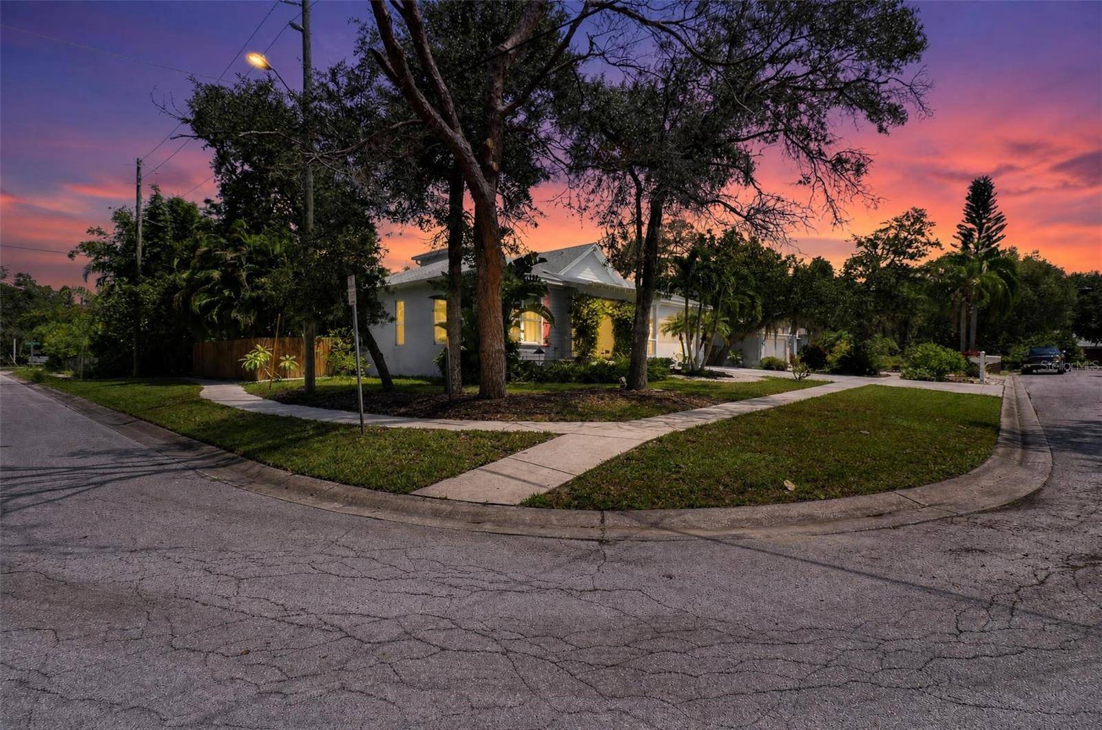 652 KENNETH WAY, Tarpon Springs, FL 34689