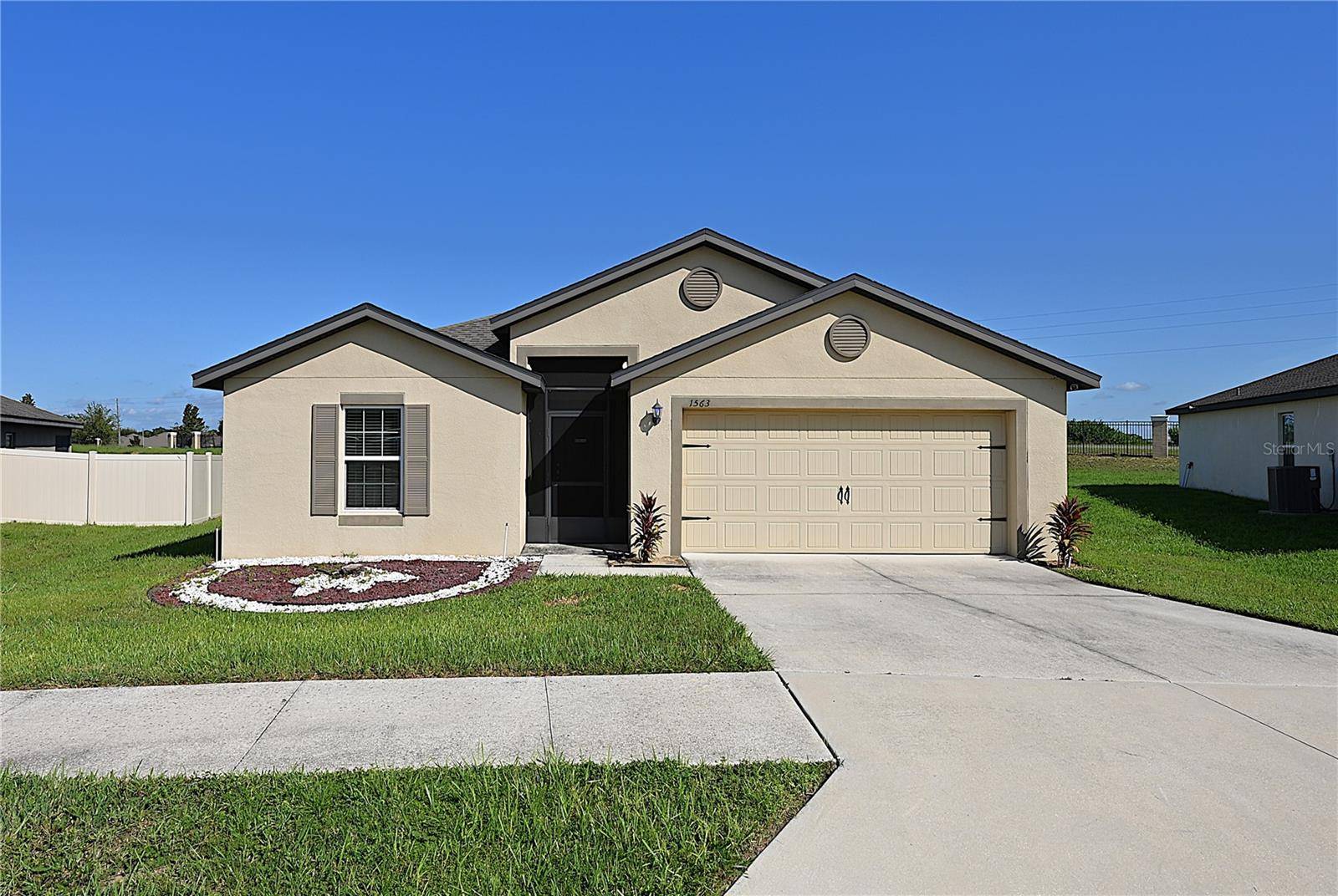 1563 SWAN LAKE CIR, Dundee, FL 33838