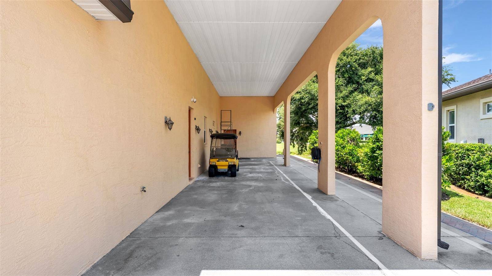 1230 MOTORCOACH DR, Polk City, FL 33868