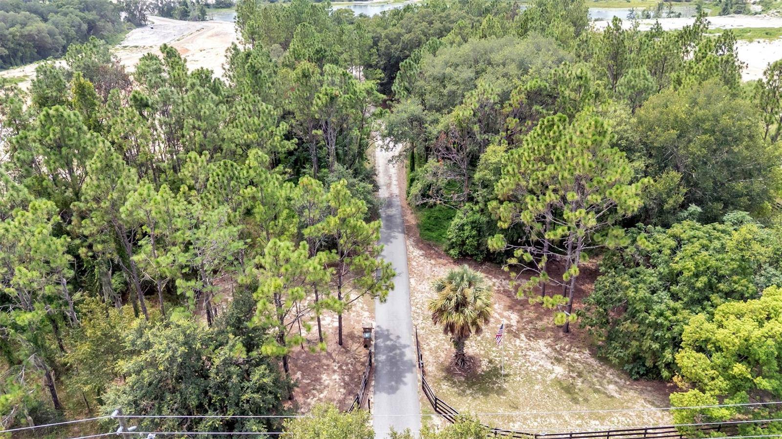 2406 LAKE ELLA RD, Fruitland Park, FL 34731