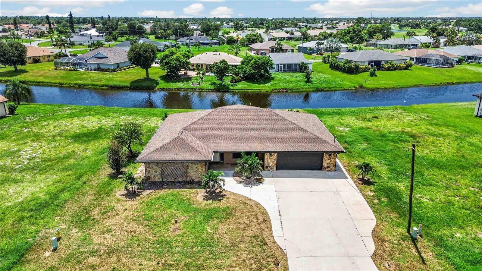 166 MARK TWAIN LN, Rotonda West, FL 33947