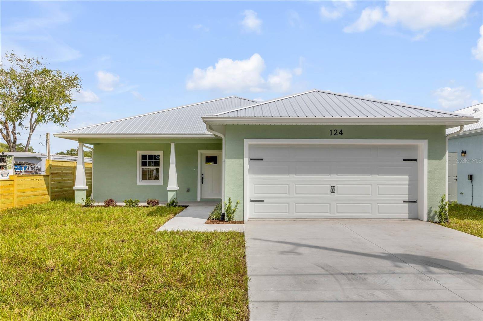 124 INDIAN CREEK RD, Oak Hill, FL 32759