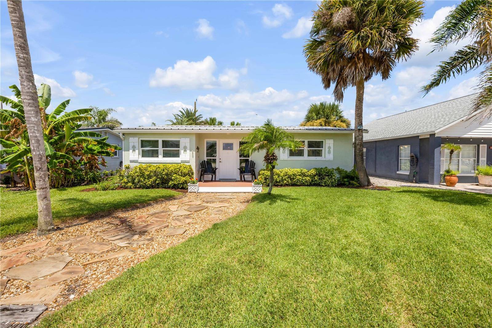828 E 25TH AVE, New Smyrna Beach, FL 32169
