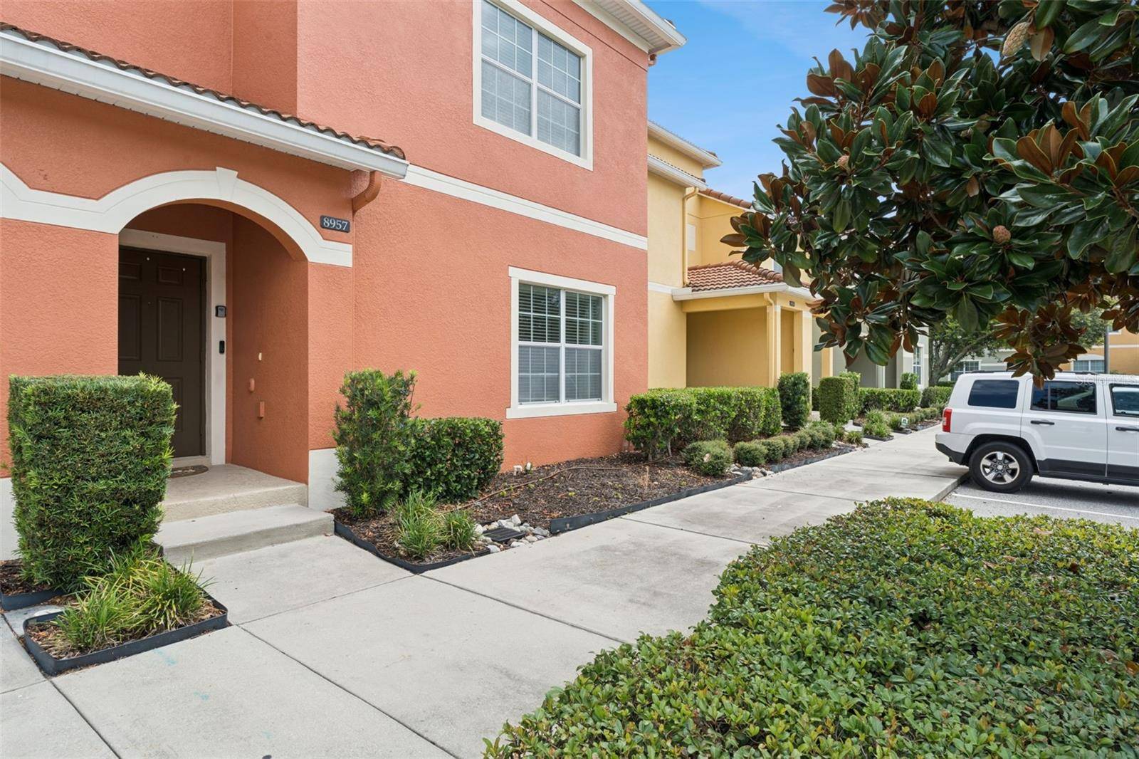 8957 CAT PALM RD, Kissimmee, FL 34747