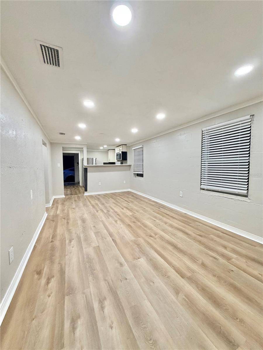 1103 GRANT AVE, Mount Dora, FL 32757