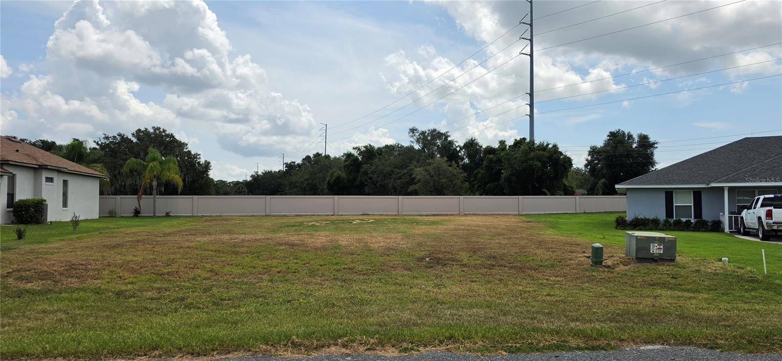 817 OAKS SHORES RD, Leesburg, FL 34748