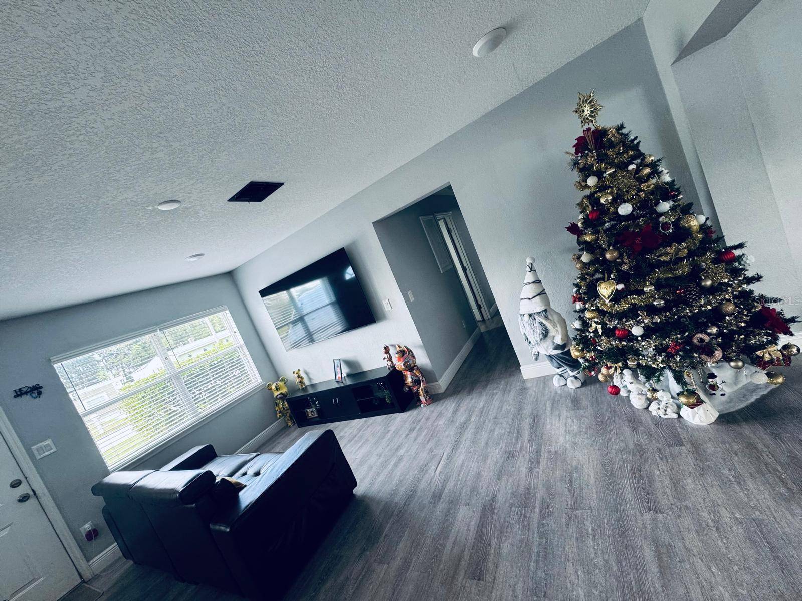 17 S SOLANDRA DR, Orlando, FL 32807