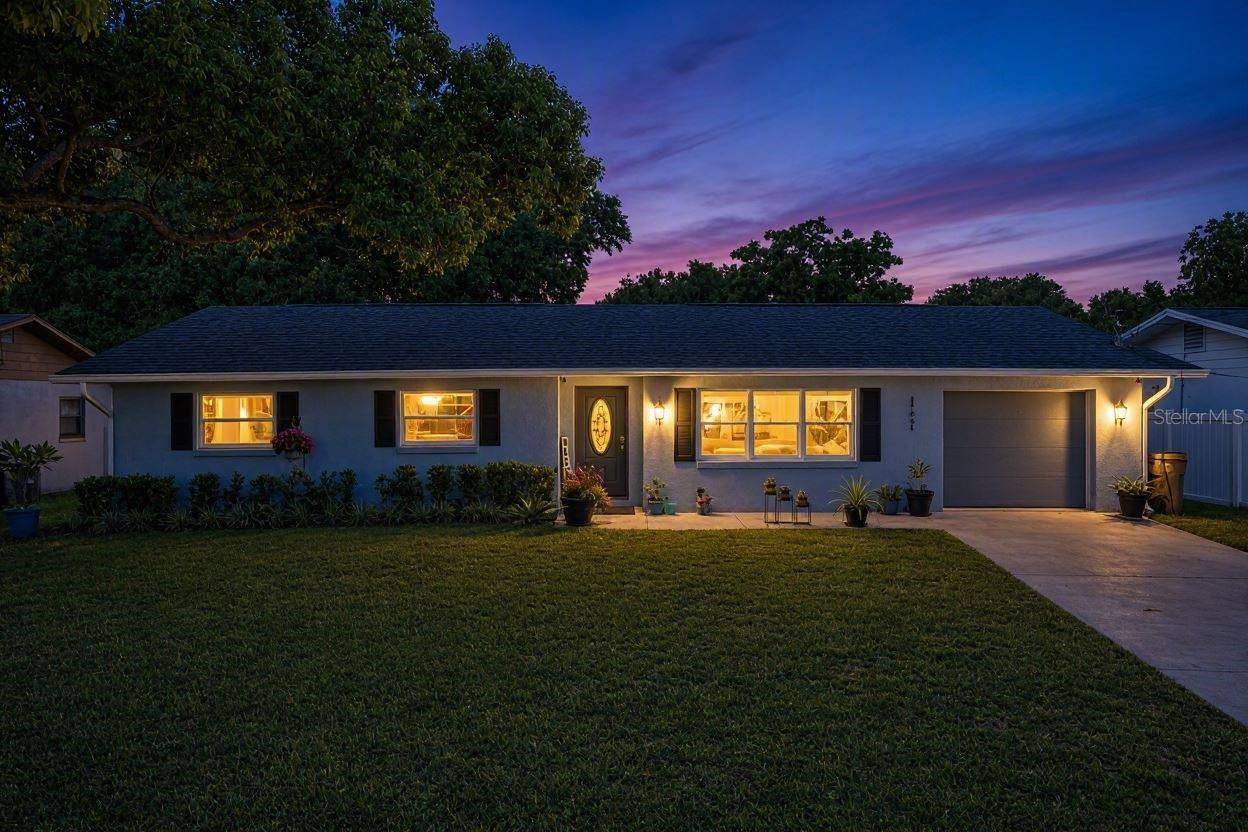27821 LOIS DR, Tavares, FL 32778
