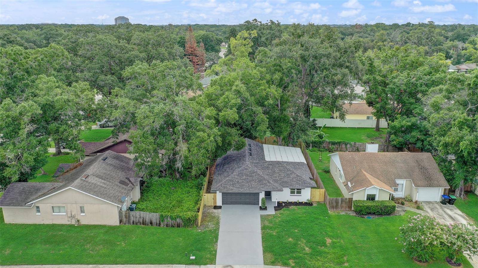 7711 LAKESIDE WOODS DR, Orlando, FL 32810