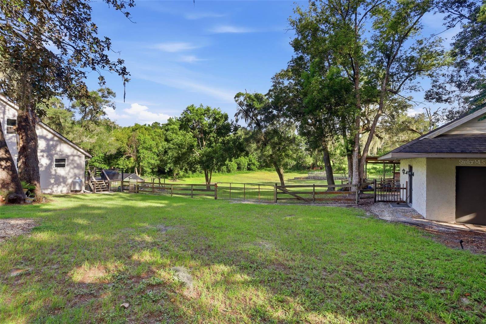 19832 W ELDORADO DR, Eustis, FL 32736