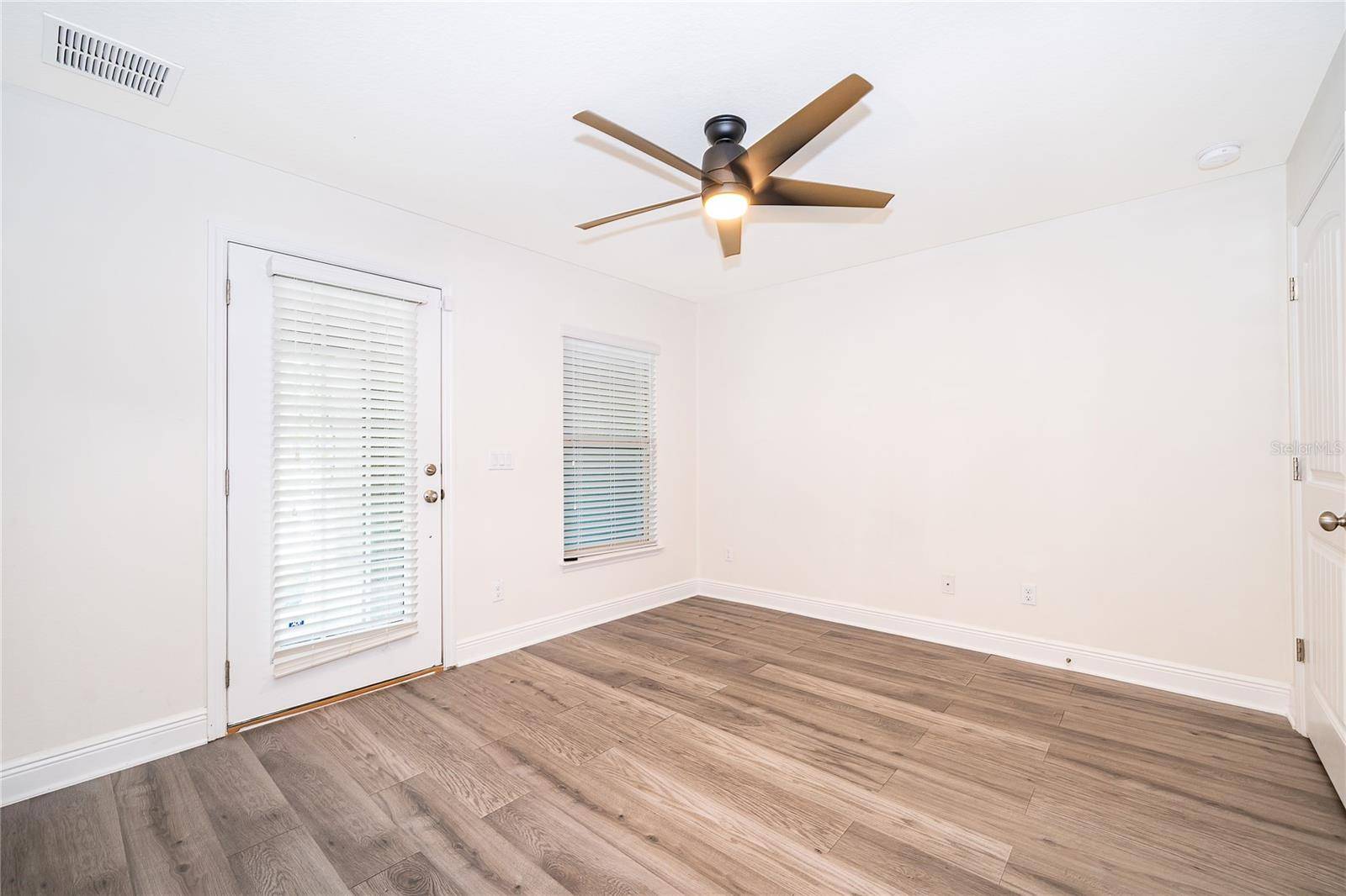10061 TOWN LAKE DR, Orlando, FL 32832