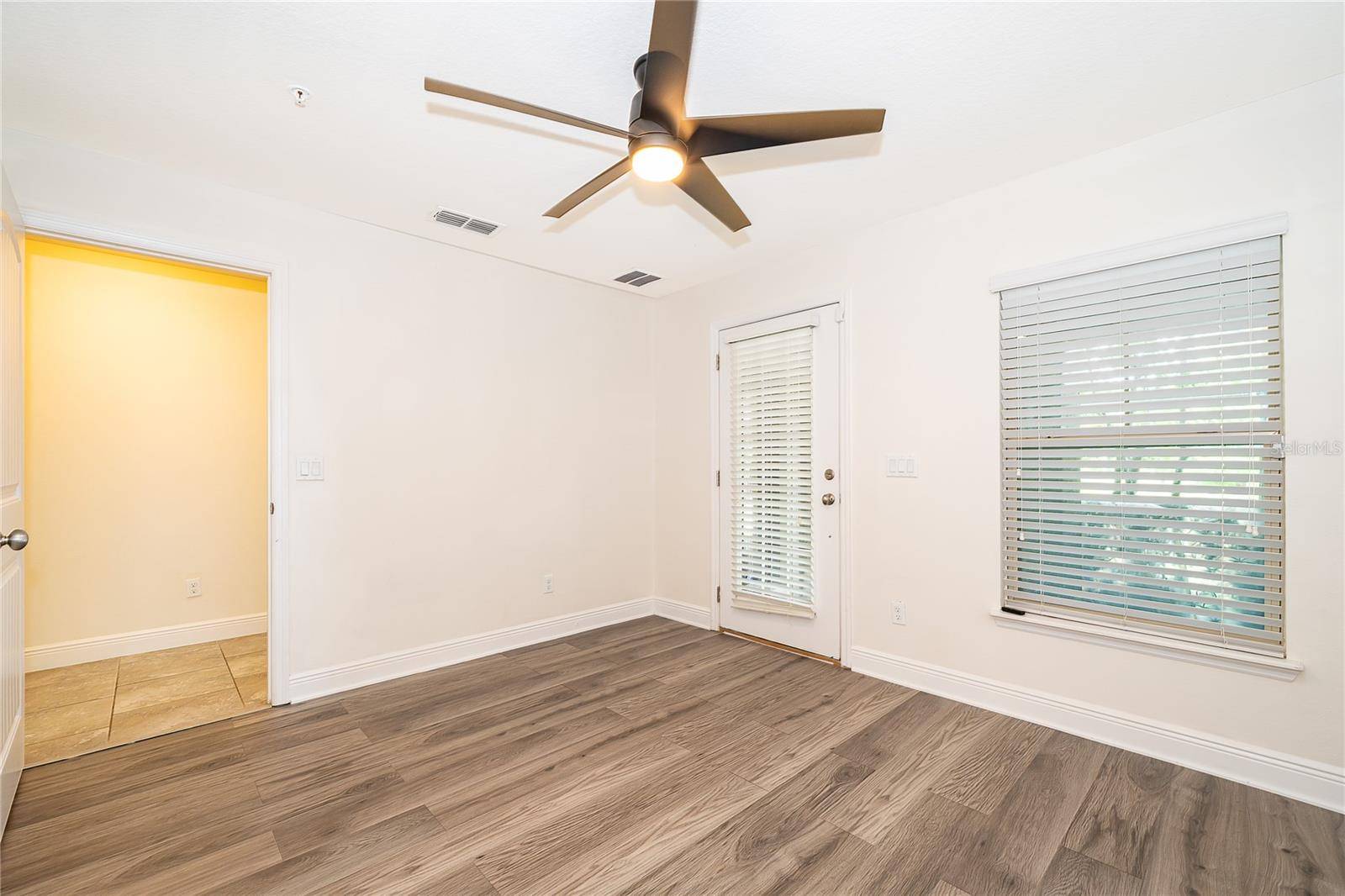10061 TOWN LAKE DR, Orlando, FL 32832