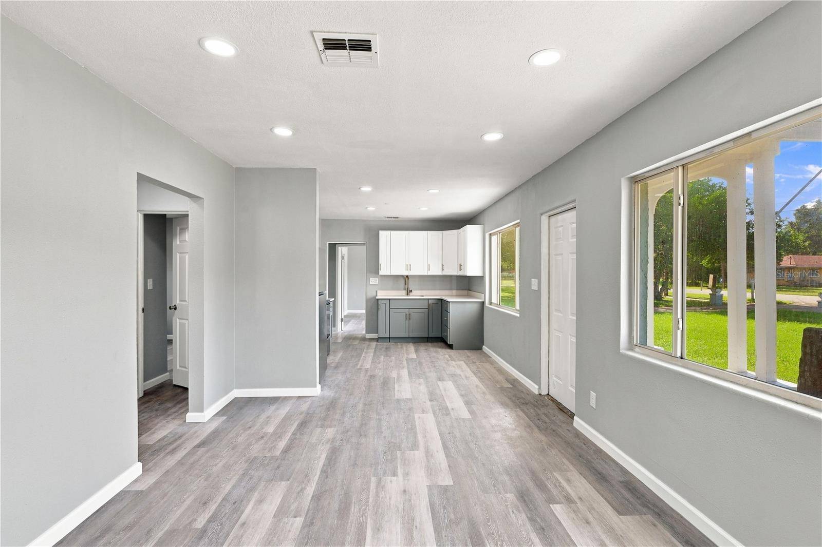 8 SMYRNA DR, Debary, FL 32713
