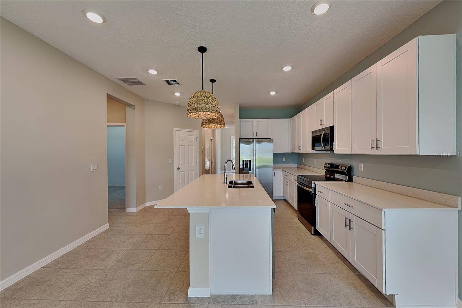 805 LEMON AVE, Fruitland Park, FL 34731