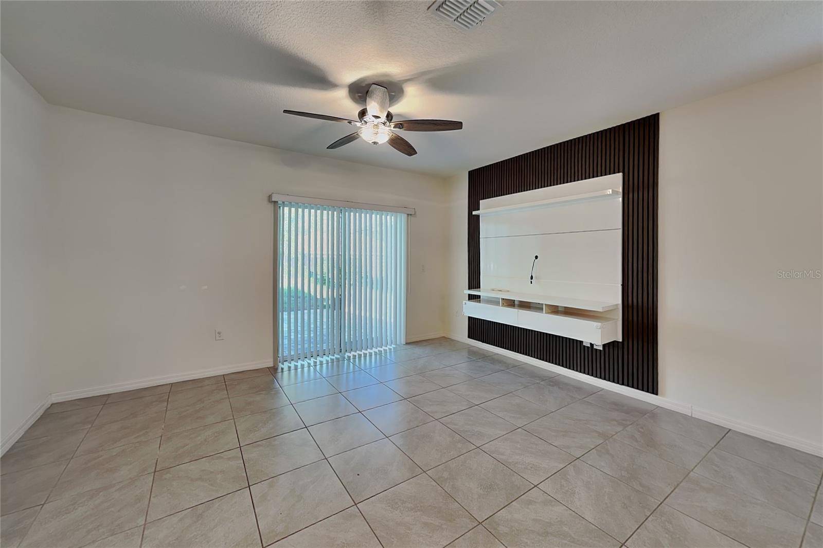 230 MEGHAN CIR, Deland, FL 32724