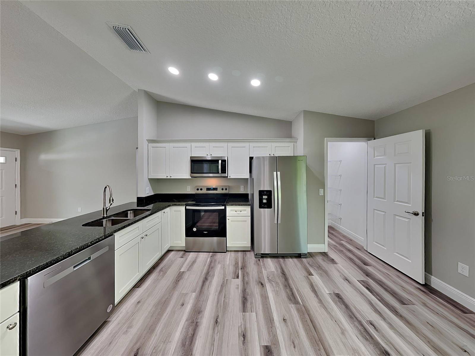 9399 N DEL RIO WAY, Dunnellon, FL 34434
