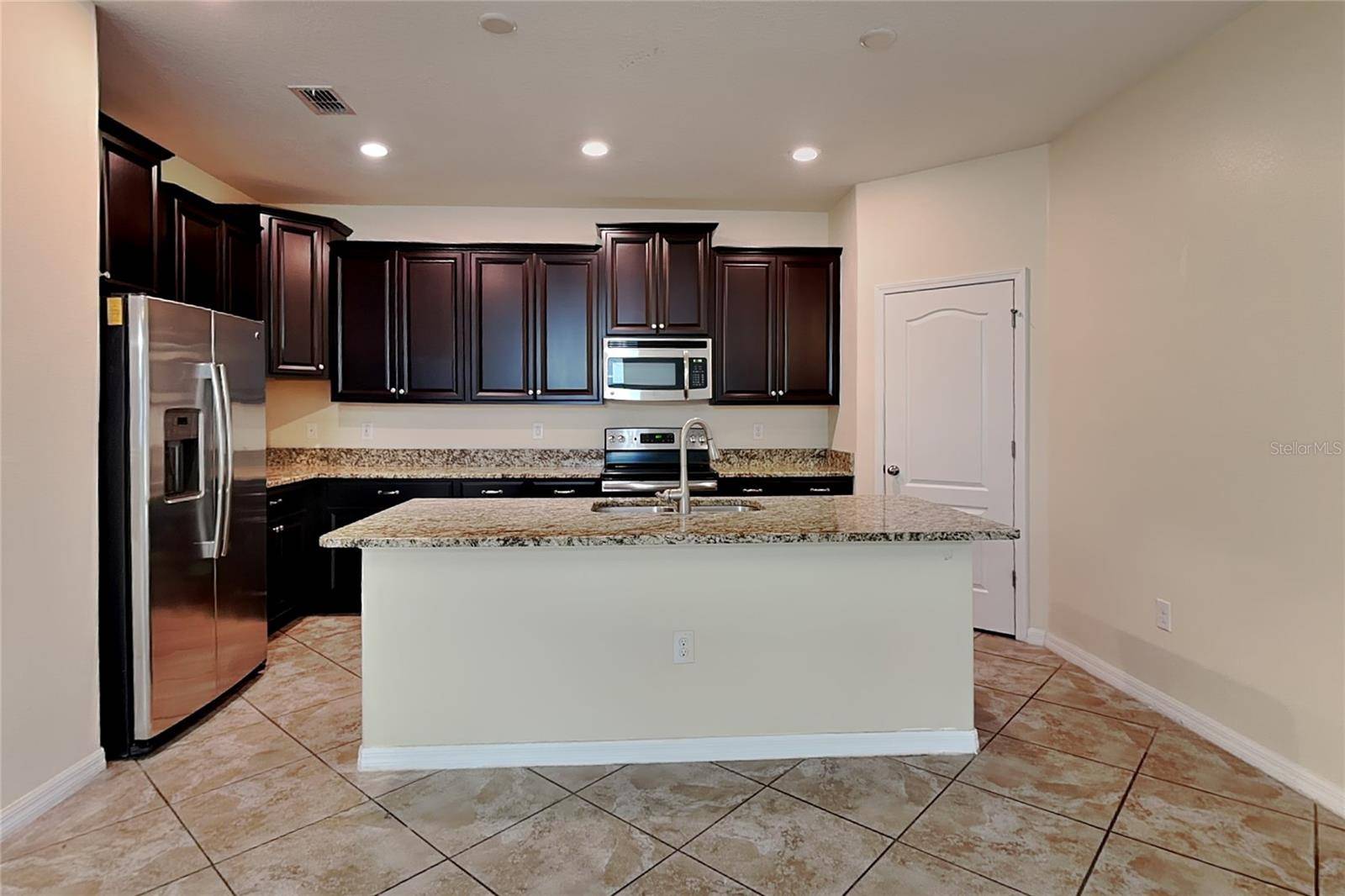 11020 WHITTNEY CHASE DR, Riverview, FL 33579