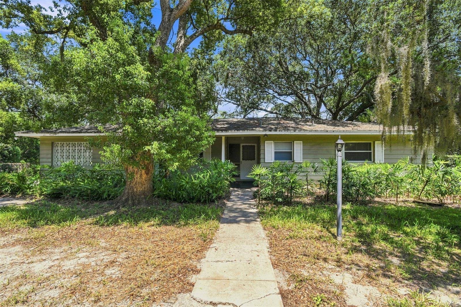 100 PINE CIRCLE DR, Lake Mary, FL 32746