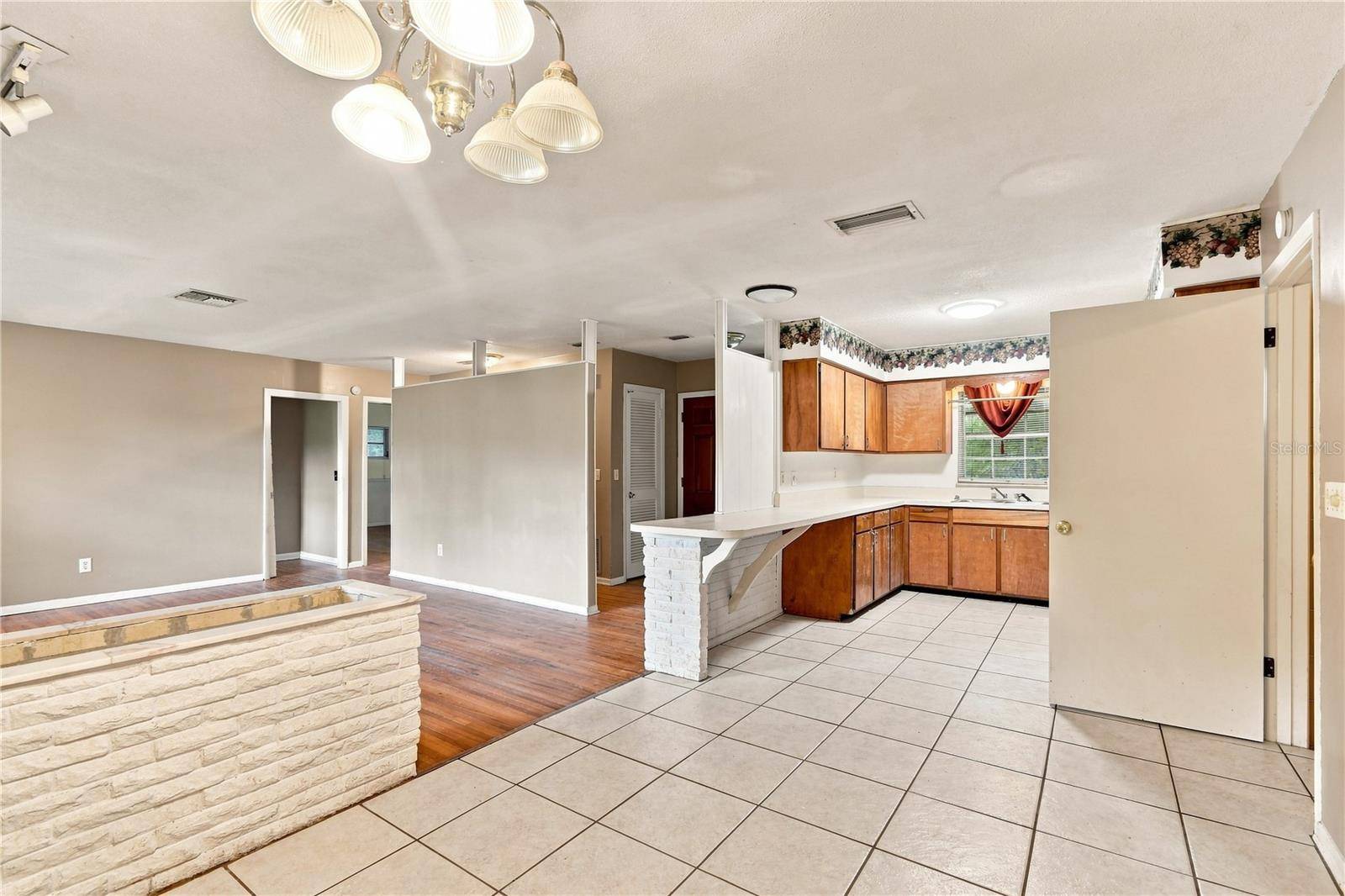 100 PINE CIRCLE DR, Lake Mary, FL 32746