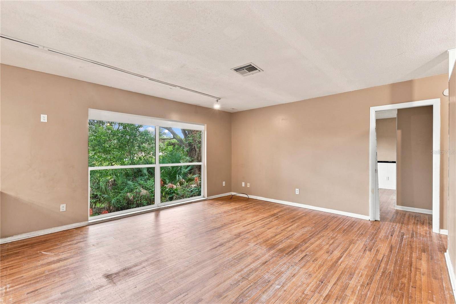 100 PINE CIRCLE DR, Lake Mary, FL 32746