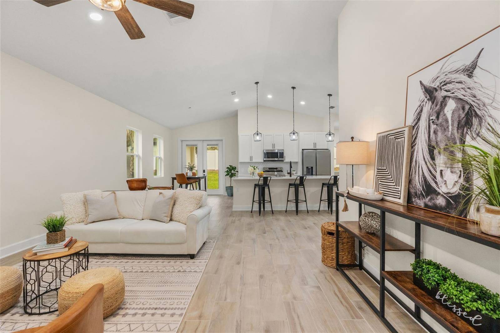 221 S SUNSET AVE, Mascotte, FL 34753