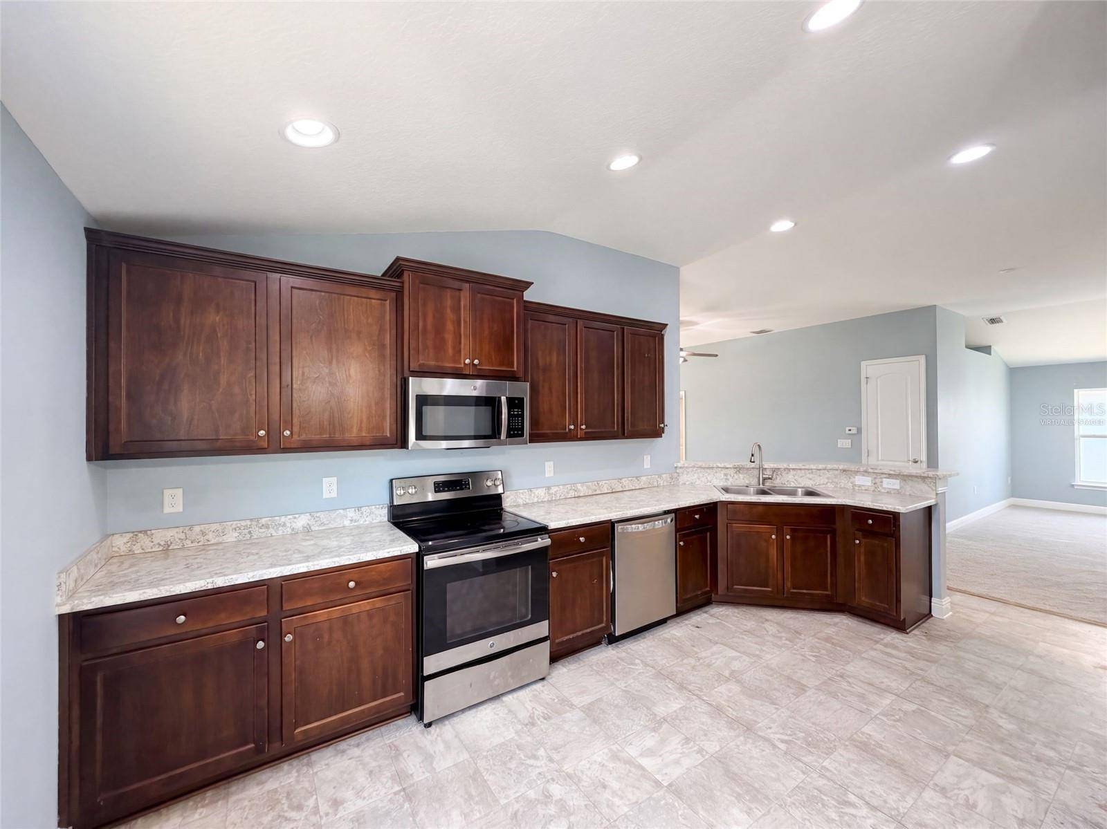 1229 LONGVILLE CIR, Tavares, FL 32778