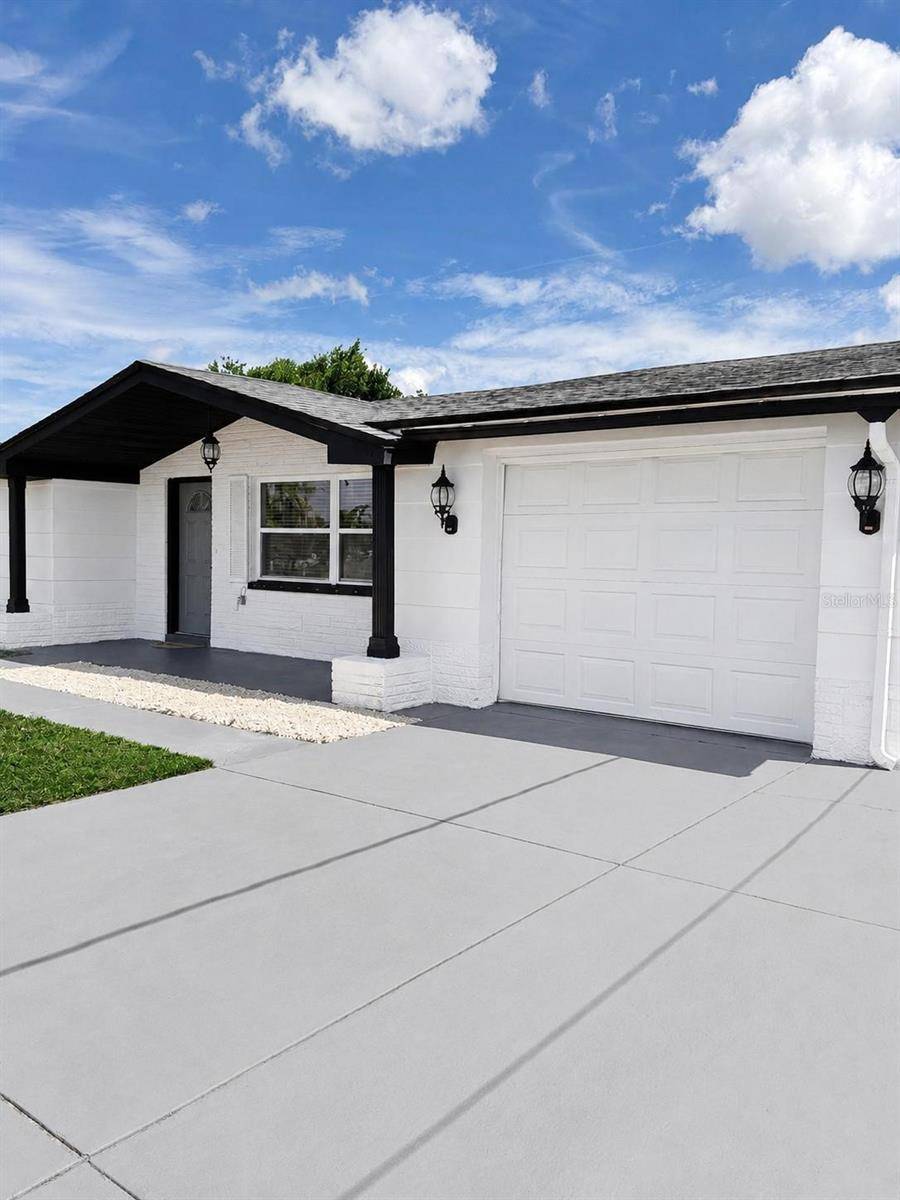 1346 CHANCELLOR DR, Holiday, FL 34690
