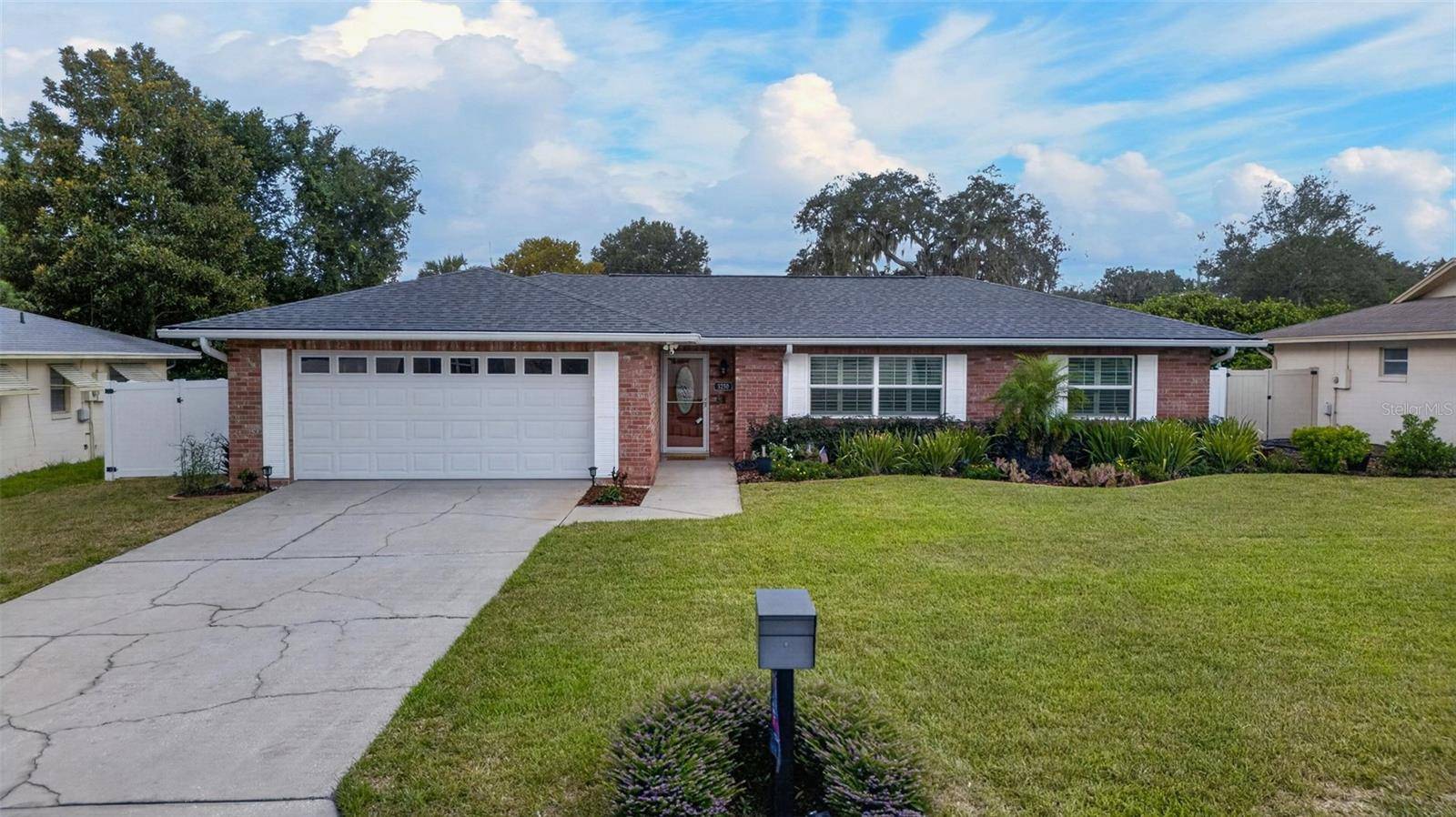 3250 LAUREL DR, Mount Dora, FL 32757