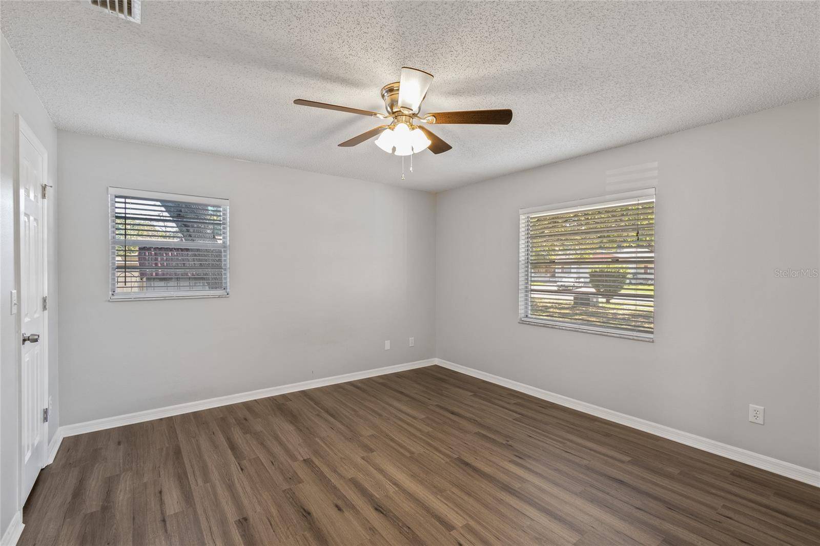 2711 N DELLWOOD DR, Eustis, FL 32726