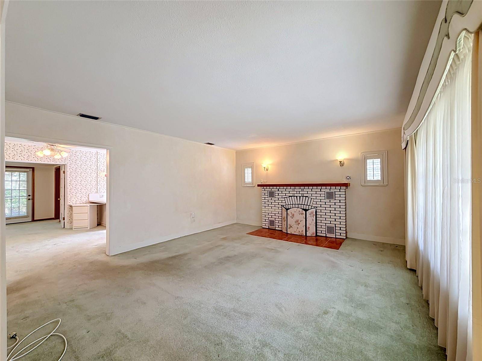 3271 ROBINSON ST, Zellwood, FL 32798